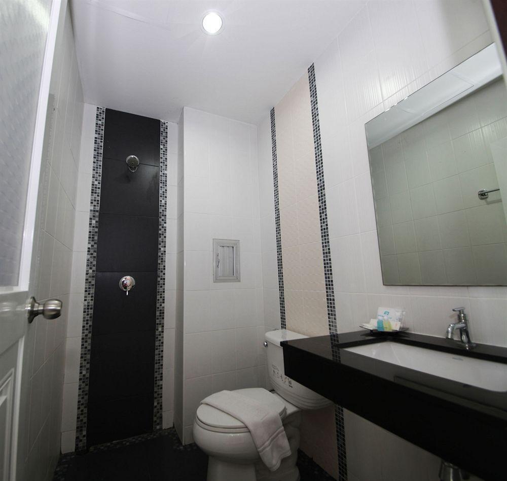 Oyo 75321 Gemma Patong Hotel Phuket Exterior photo