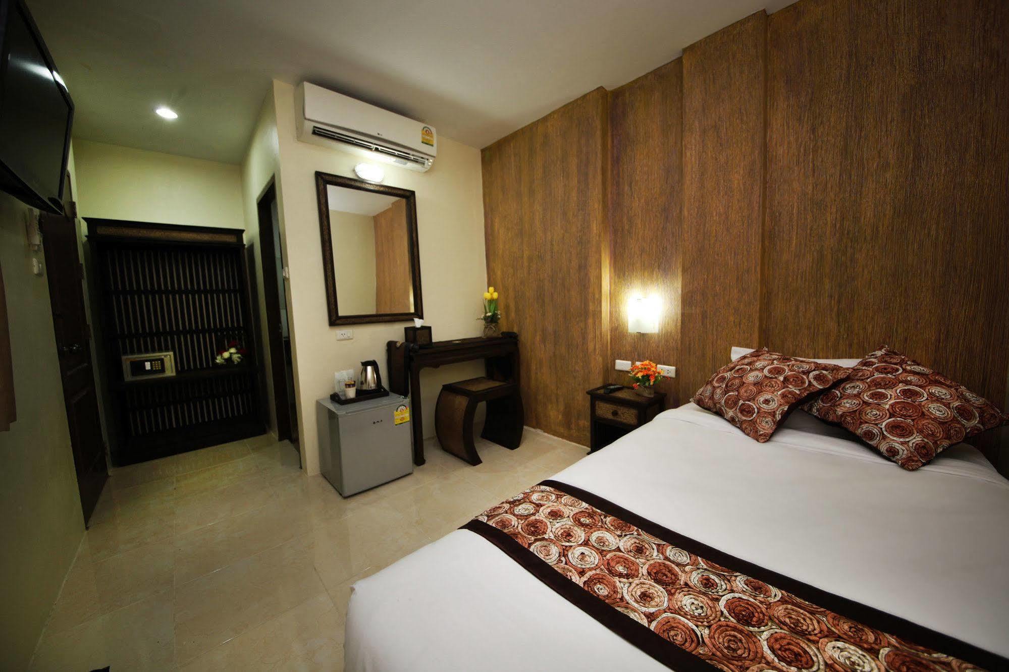 Oyo 75321 Gemma Patong Hotel Phuket Exterior photo